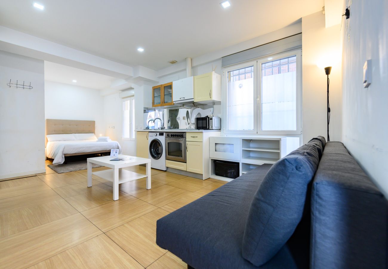 Studio à Madrid - M (EMO470B) Acogedor estudio en Ciudad Lineal