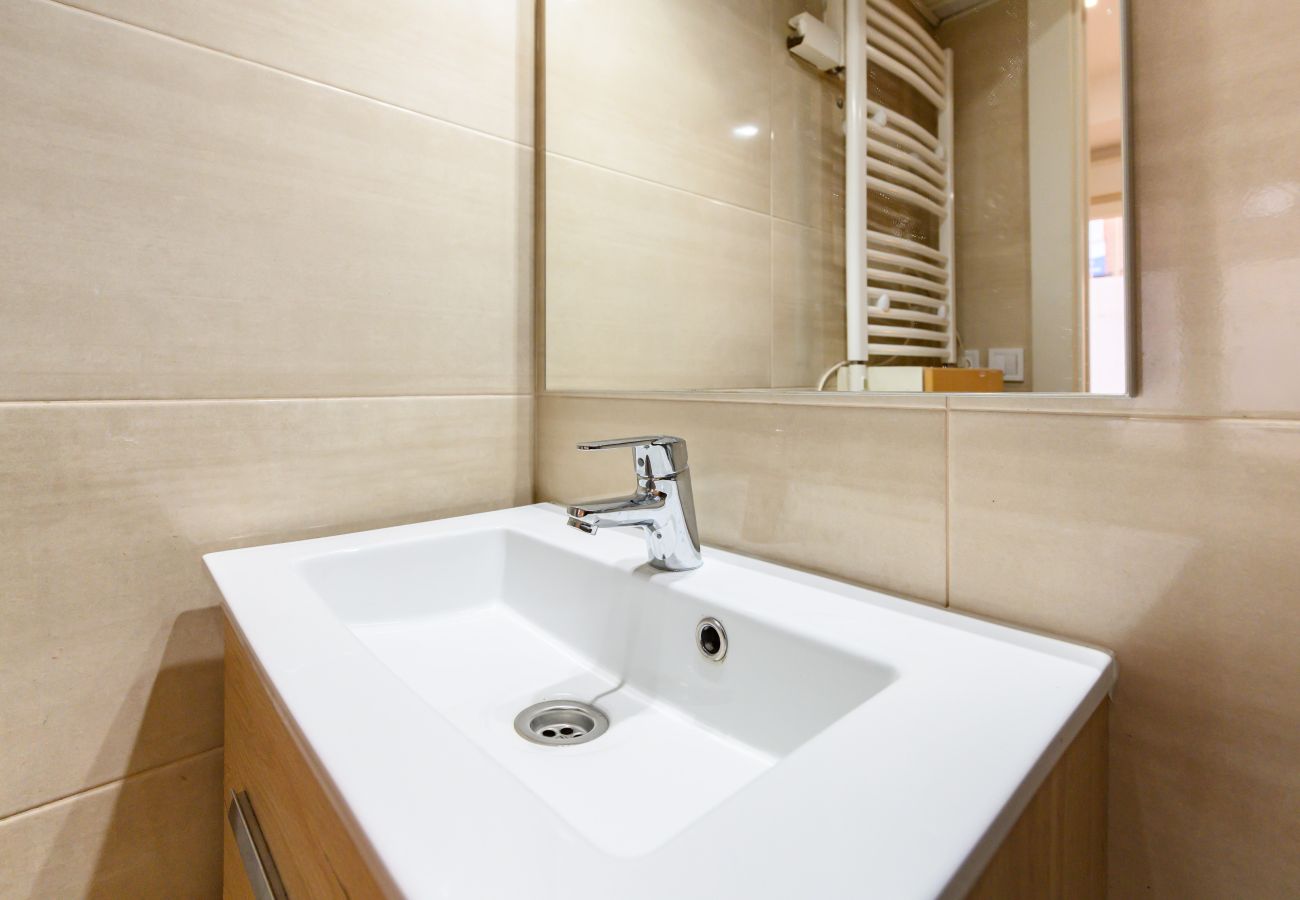 Studio à Madrid - M (EMO470B) Acogedor estudio en Ciudad Lineal