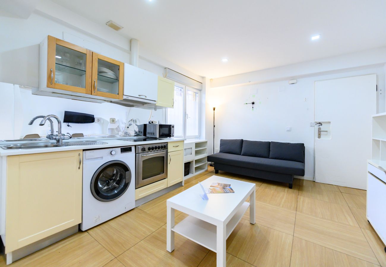 Studio à Madrid - M (EMO470B) Acogedor estudio en Ciudad Lineal