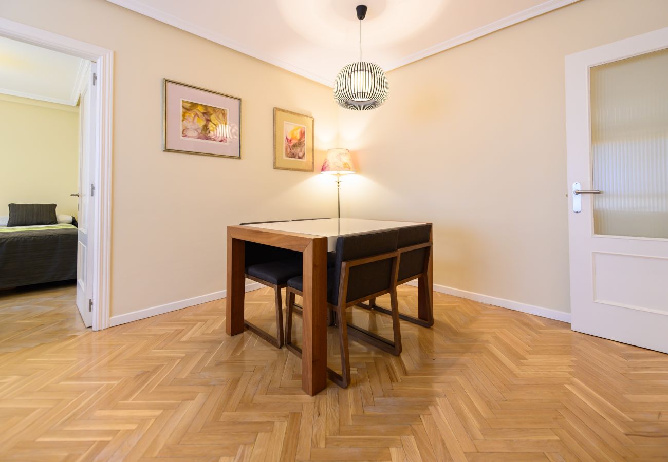 Appartement à Madrid - M (TAM82D) Amplio piso de 2 dormitorios en Madrid