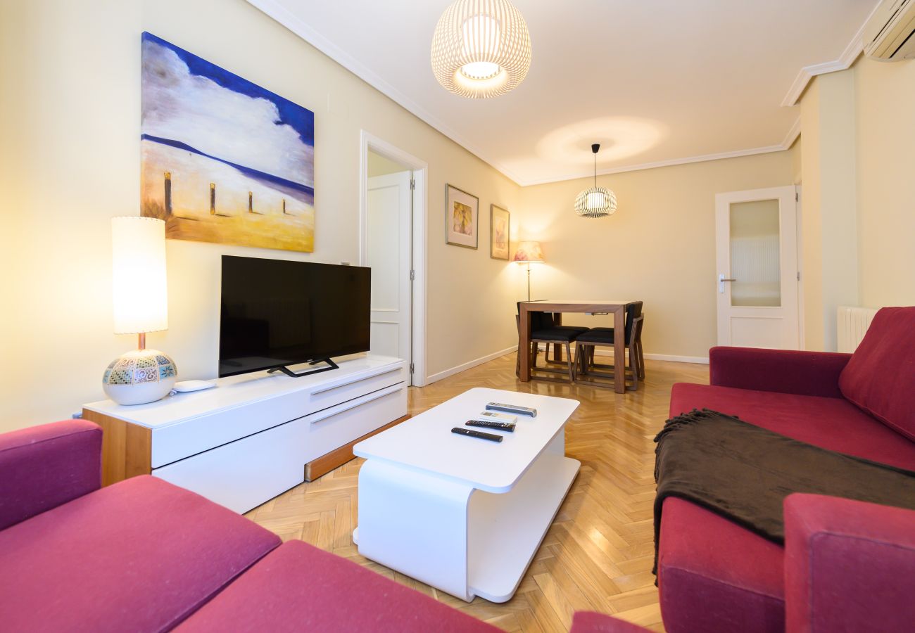 Appartement à Madrid - M (TAM82D) Amplio piso de 2 dormitorios en Madrid