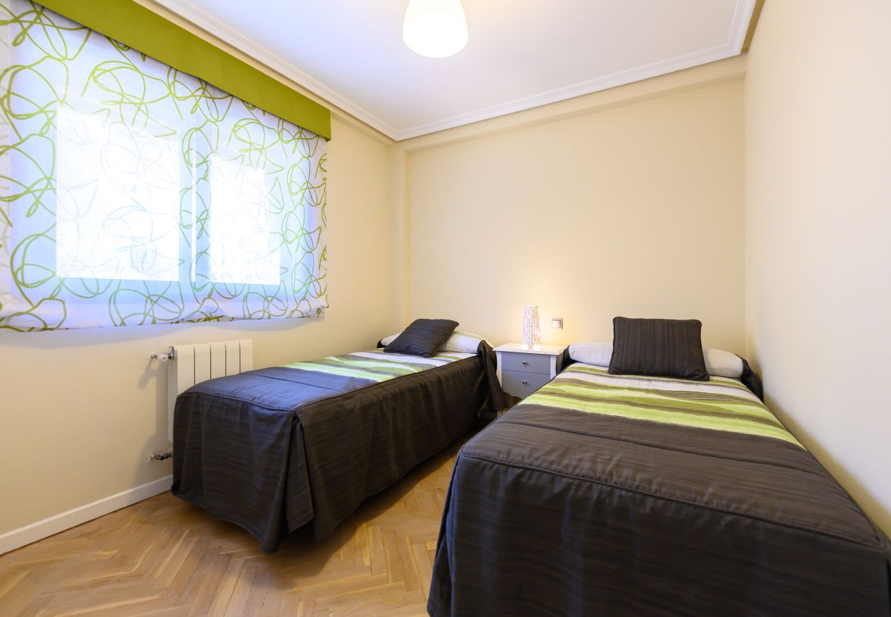 Appartement à Madrid - M (TAM82D) Amplio piso de 2 dormitorios en Madrid