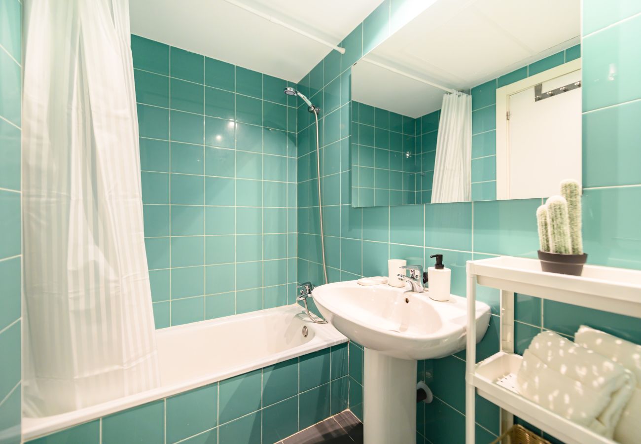 Appartement à Madrid - M (SAQU312C) Amplio piso de 1 dormitorio en Tetuán