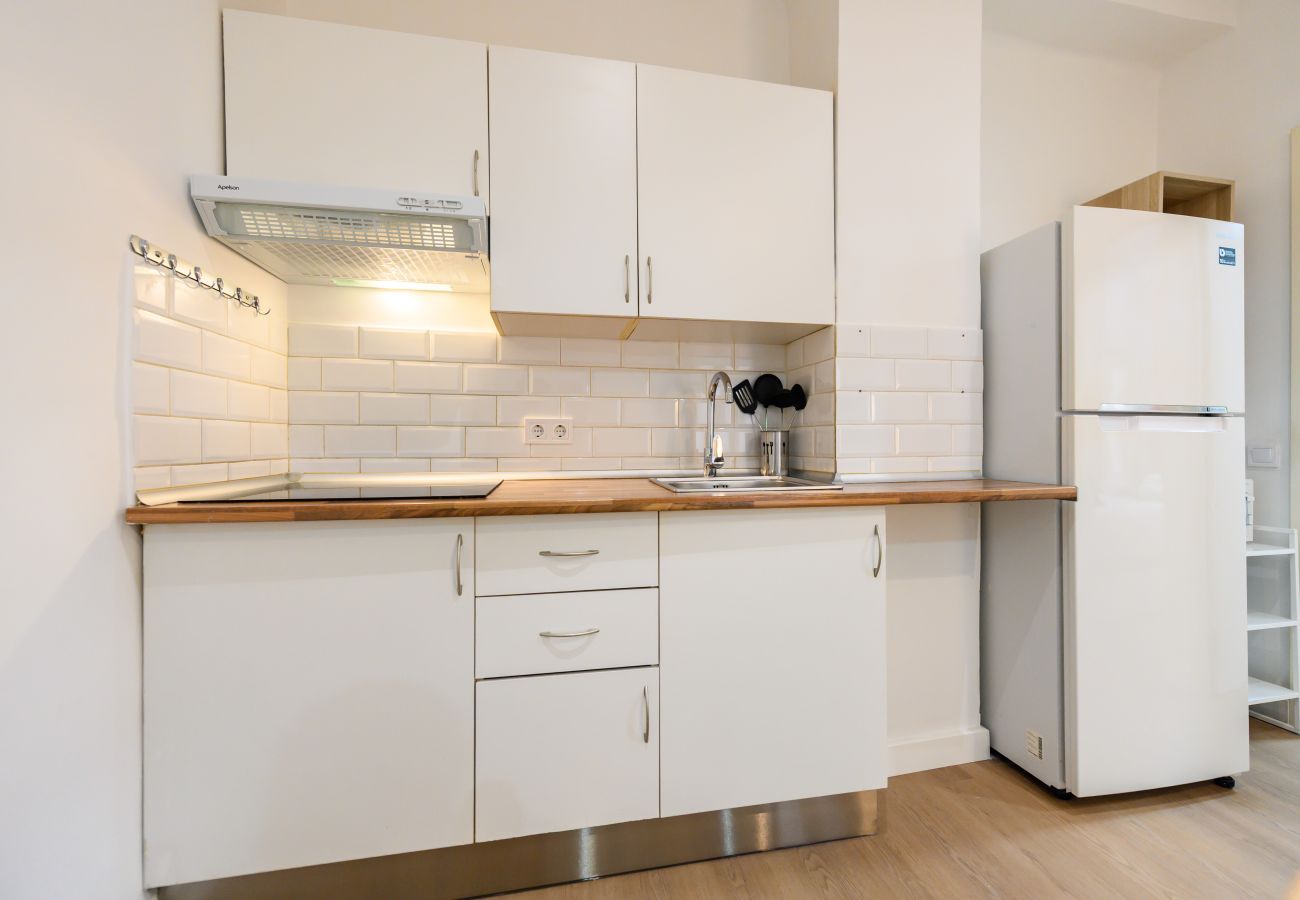 Appartement à Madrid - M (SGE680F) Piso 1 dormitorio con terraza en Tetuá