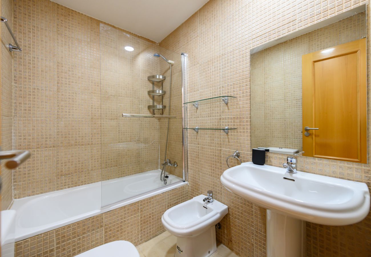 Appartement à Madrid - M (DIN132F) Piso de 2 dormitorios y 3 baños en el