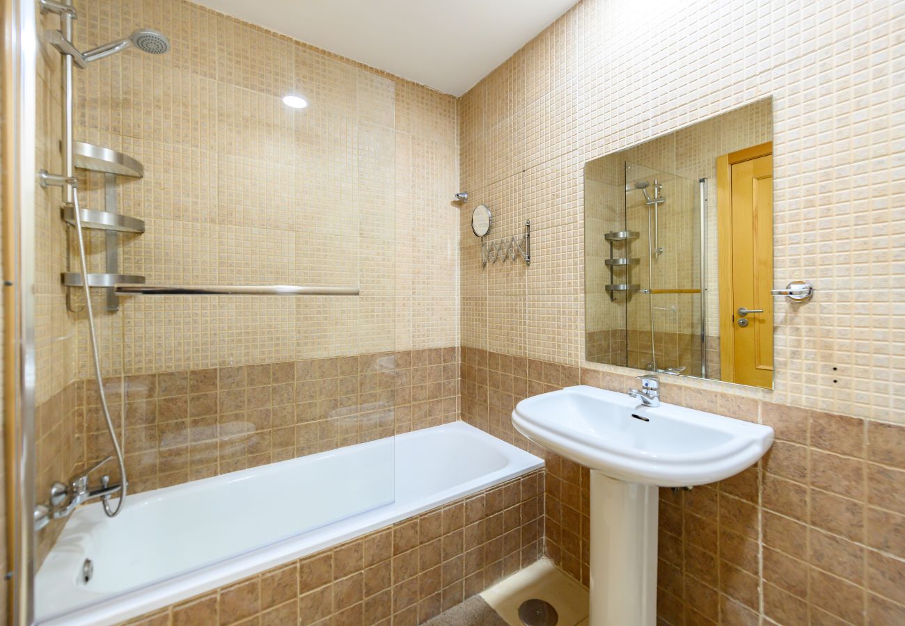 Appartement à Madrid - M (DIN132F) Piso de 2 dormitorios y 3 baños en el