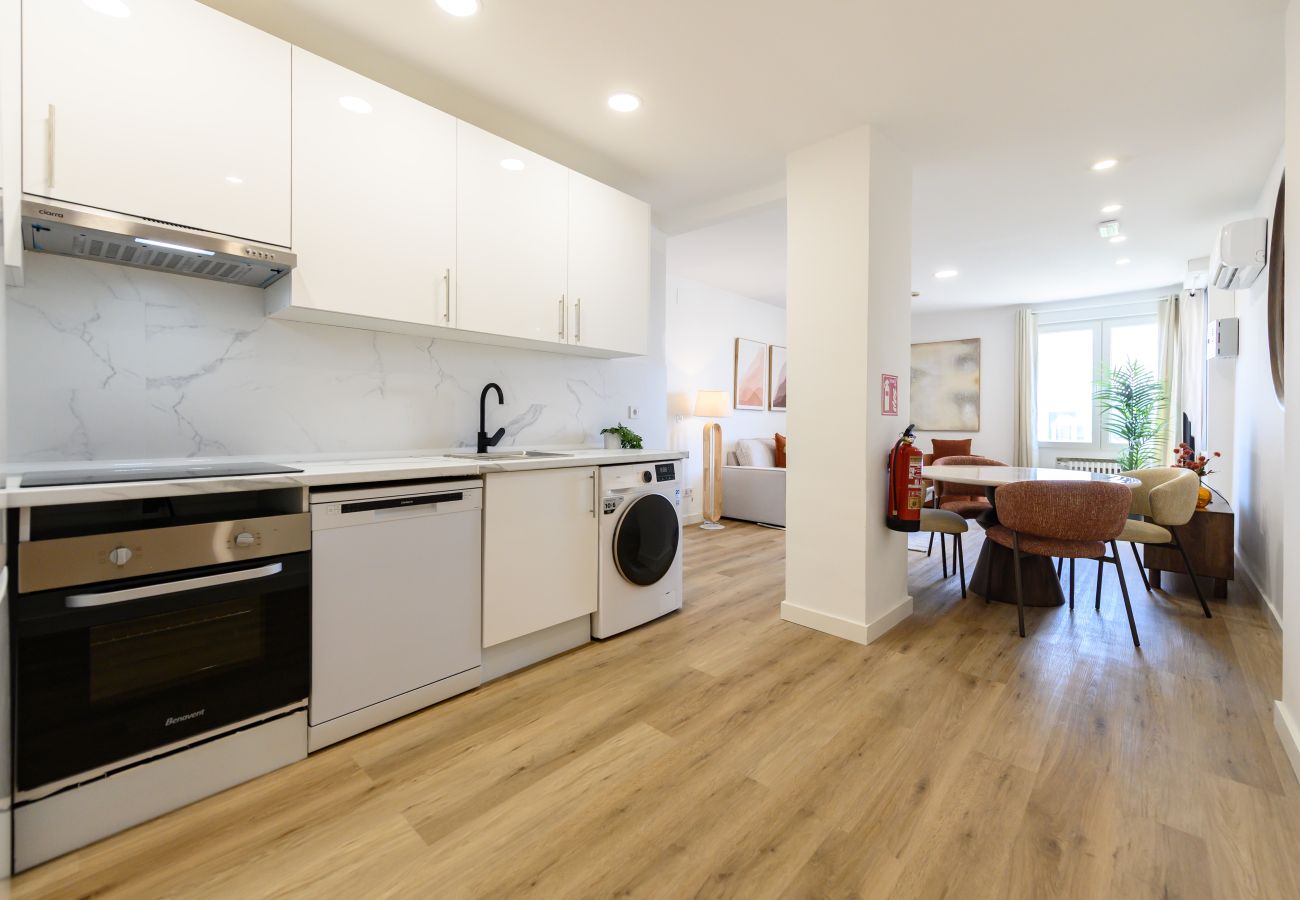 Appartement à Madrid - M (ABR1710C) Piso de 2 dormitorios, 2 baños cerca 
