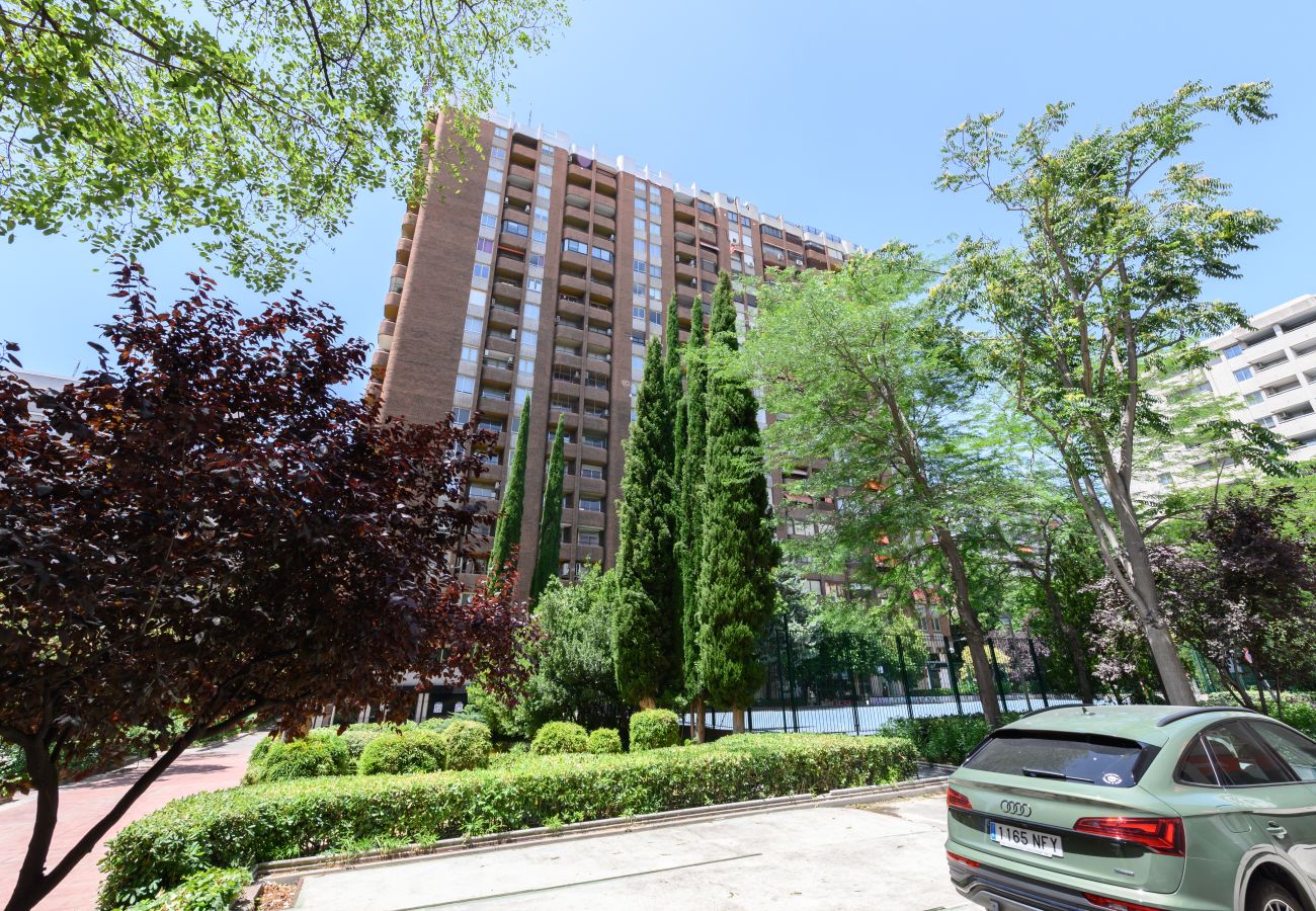Appartement à Madrid - M (ABR1710C) Piso de 2 dormitorios, 2 baños cerca 