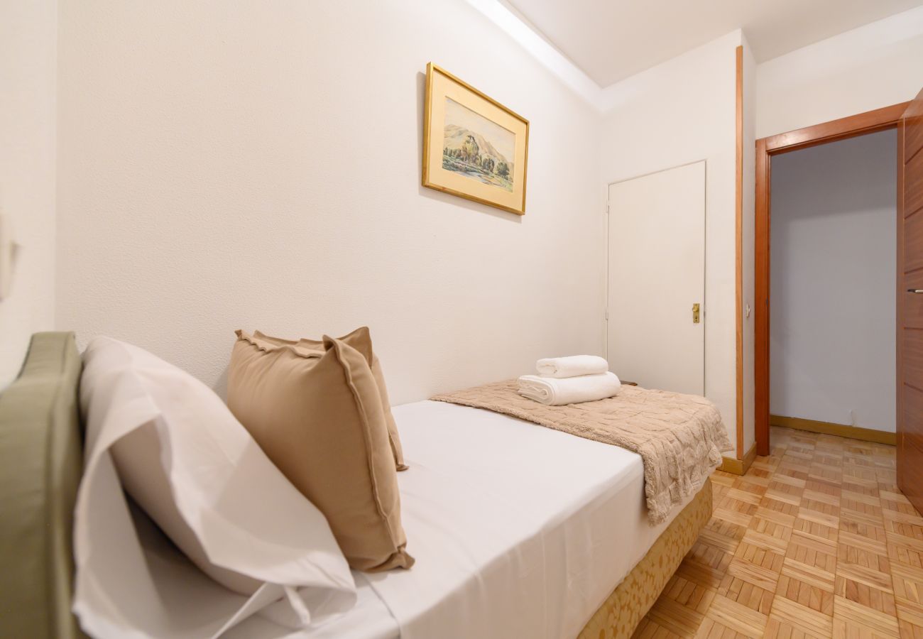 Appartement à Madrid - M (PIR312ºD) Piso 5 dormitorios, 2 baños en Moncl