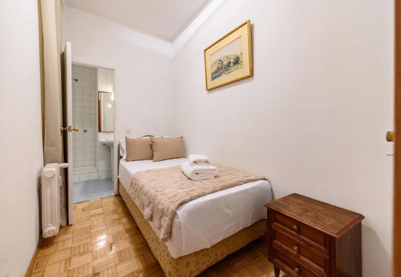 Appartement à Madrid - M (PIR312ºD) Piso 5 dormitorios, 2 baños en Moncl